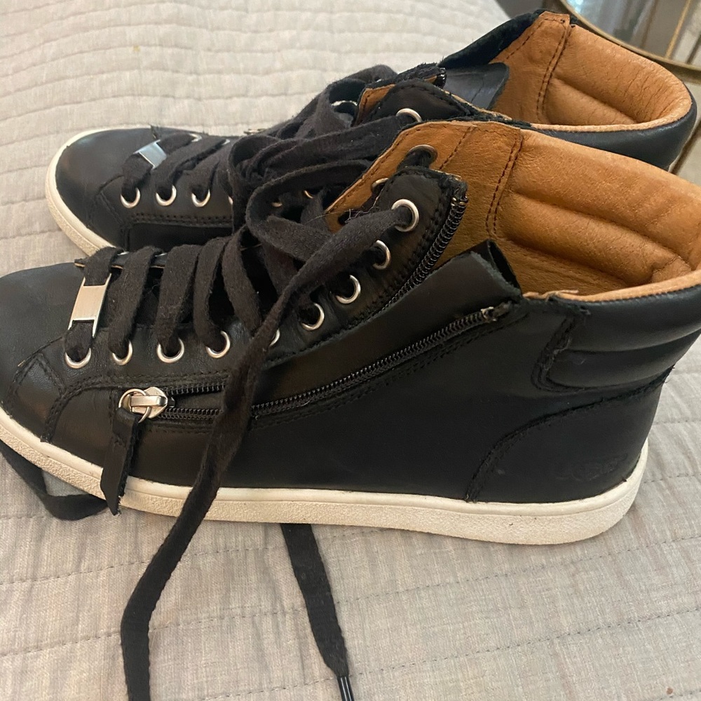 UGG Women's Olive Fashion Sneaker Black